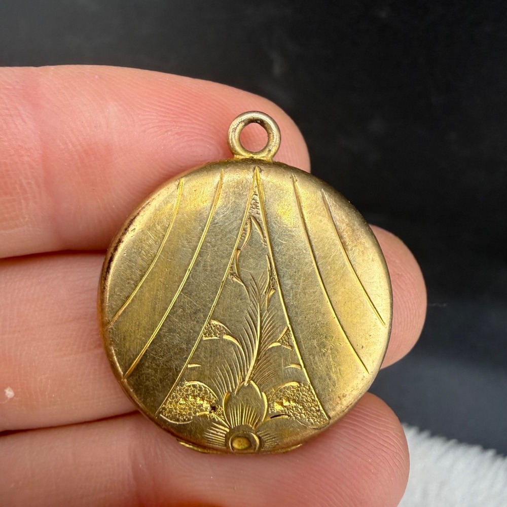 Vintage Estate Round Locket Gold Tone Etched Flower Pendant